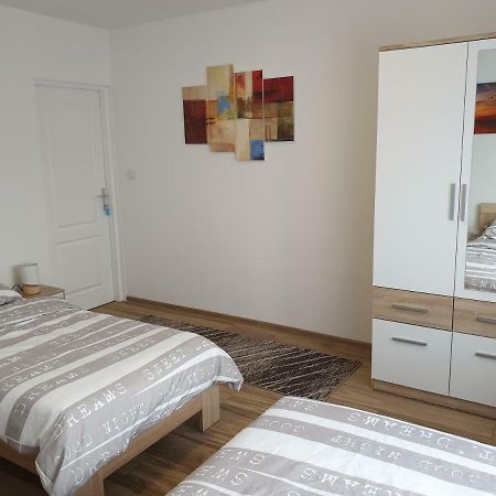 Apartman Majetic Otočac Esterno foto