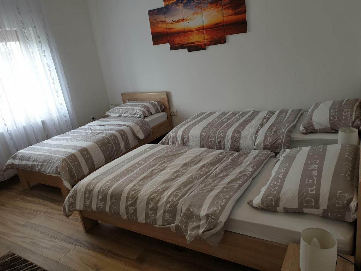 Apartman Majetic Otočac Esterno foto