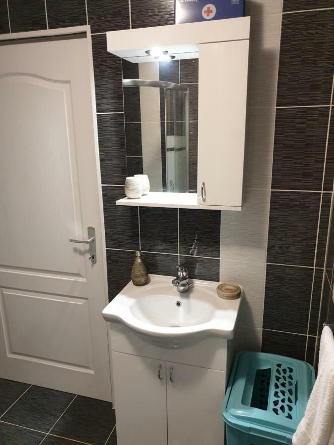Apartman Majetic Otočac Esterno foto
