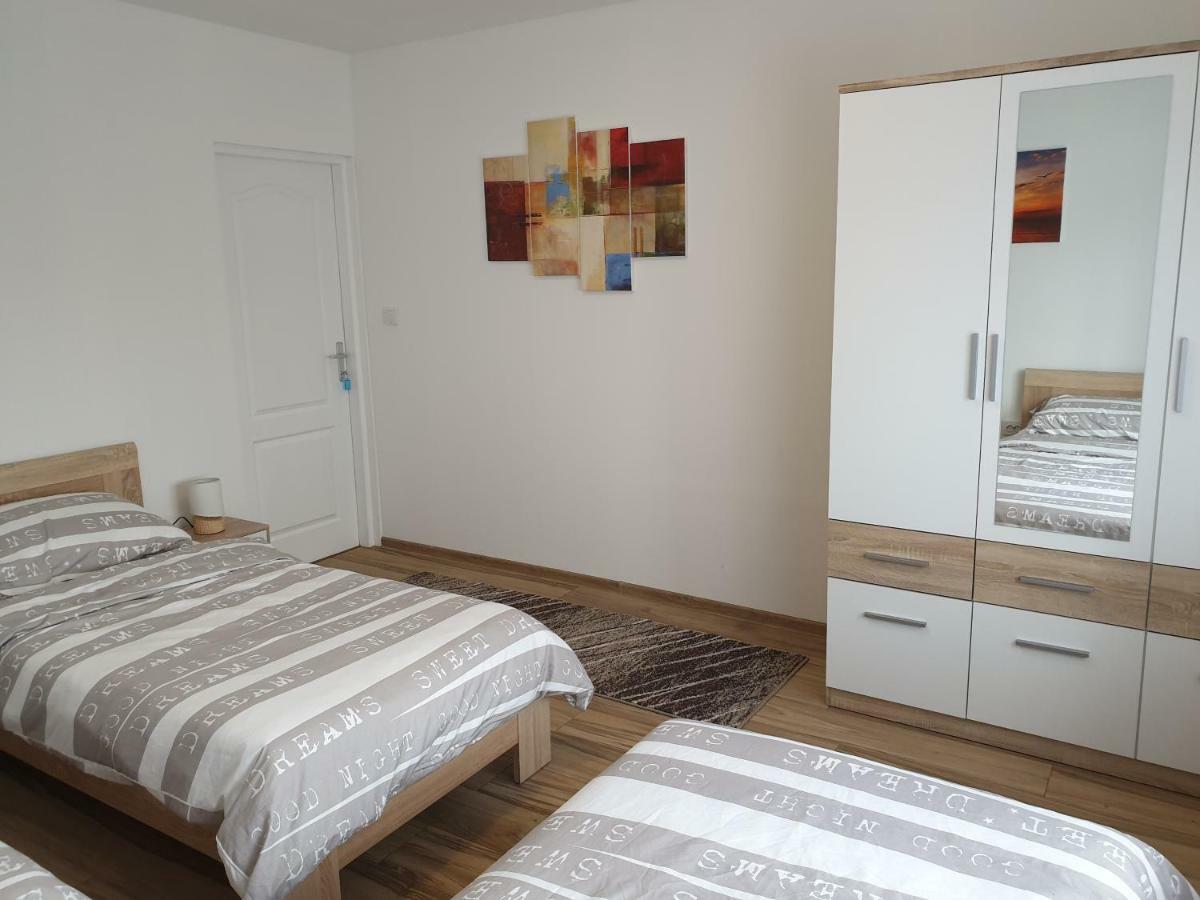 Apartman Majetic Otočac Esterno foto