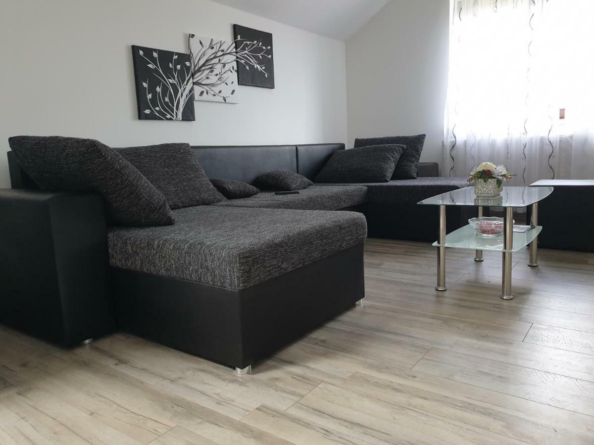 Apartman Majetic Otočac Esterno foto